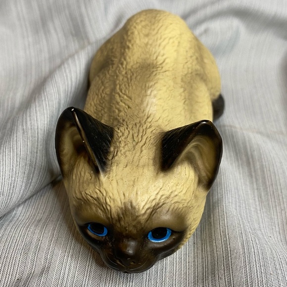Vintage 1983 blue eyed cat figurine. - Picture 2 of 10